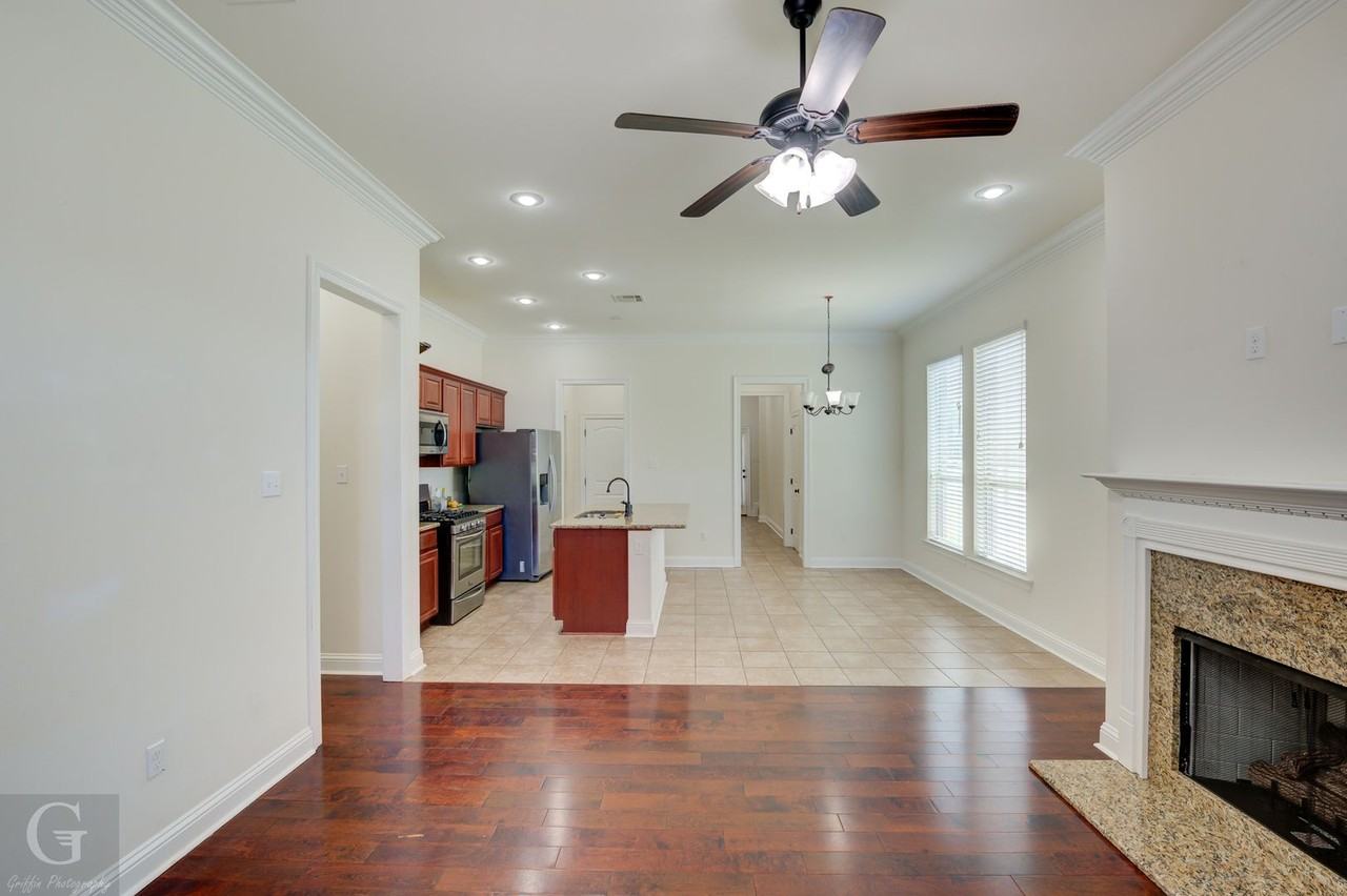 1005 S Crescent Cv - Photo 4 of 24