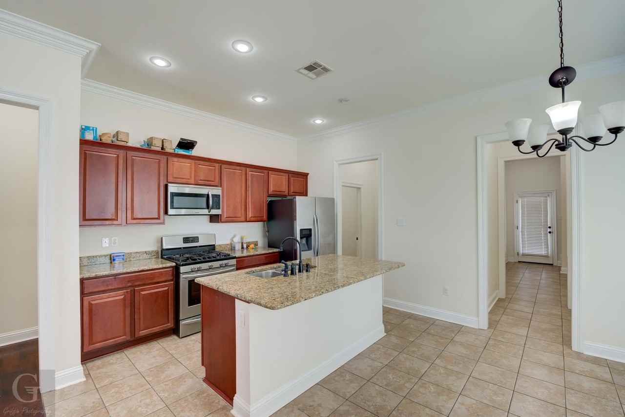 1005 S Crescent Cv - Photo 6 of 24