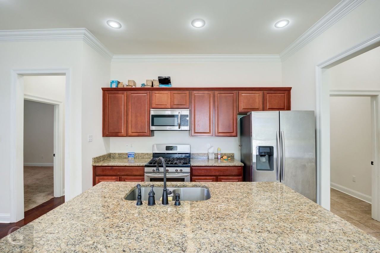 1005 S Crescent Cv - Photo 7 of 24