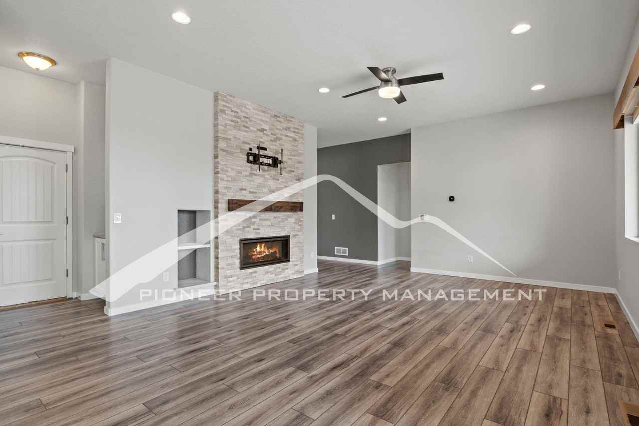 5575 Tonbridge Pl - Photo 2 of 24