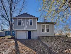 923 Ne Westwind Cir - Photo 1 of 1