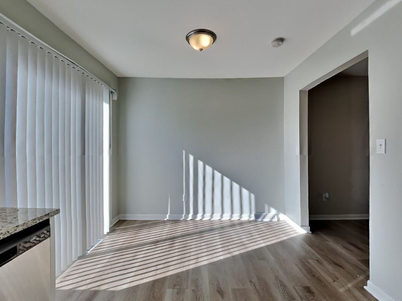 923 Ne Westwind Cir - Photo 4 of 17