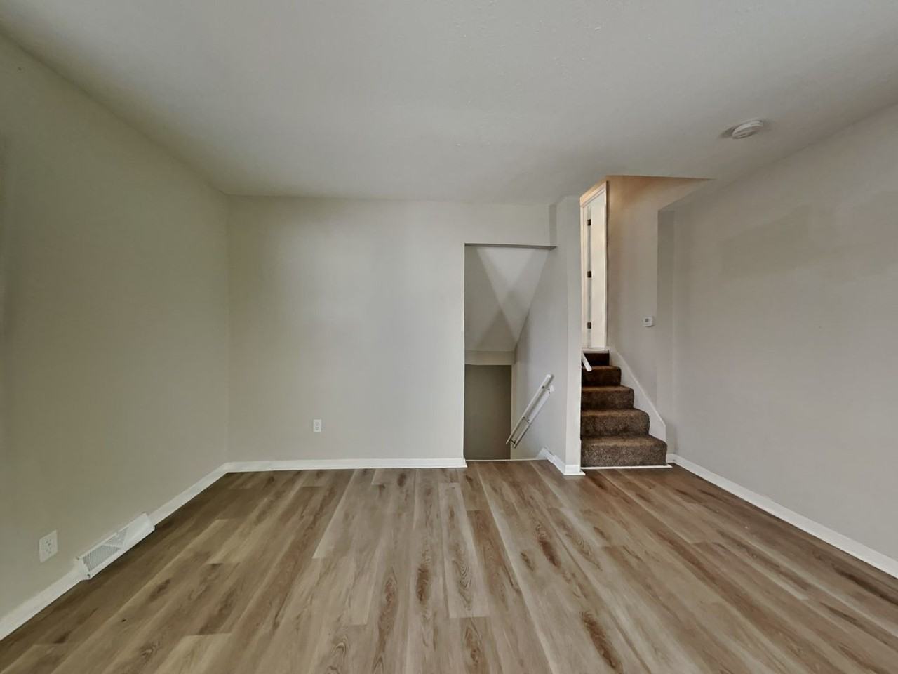 923 Ne Westwind Cir - Photo 7 of 17