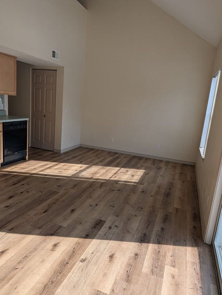 540 Abby Ln #8 - Photo 3 of 15