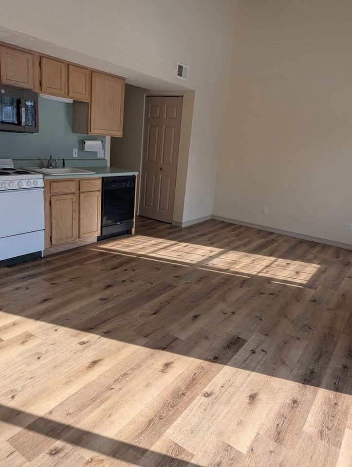 540 Abby Ln #8 - Photo 4 of 15