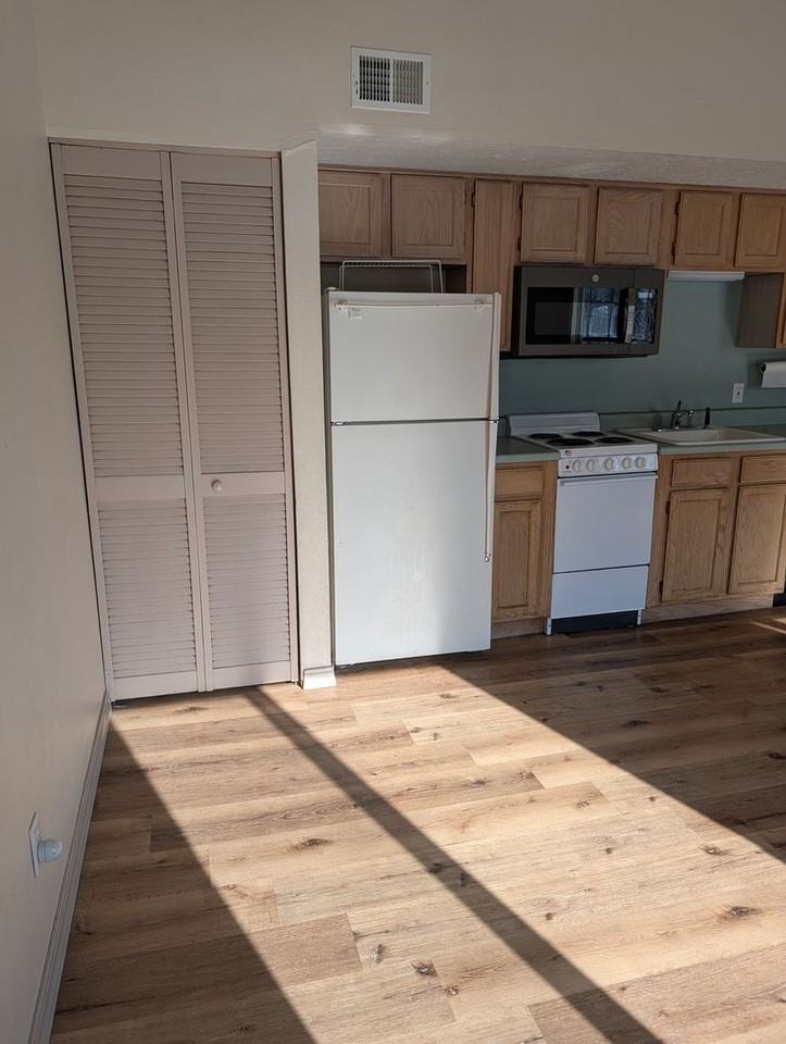 540 Abby Ln #8 - Photo 5 of 15