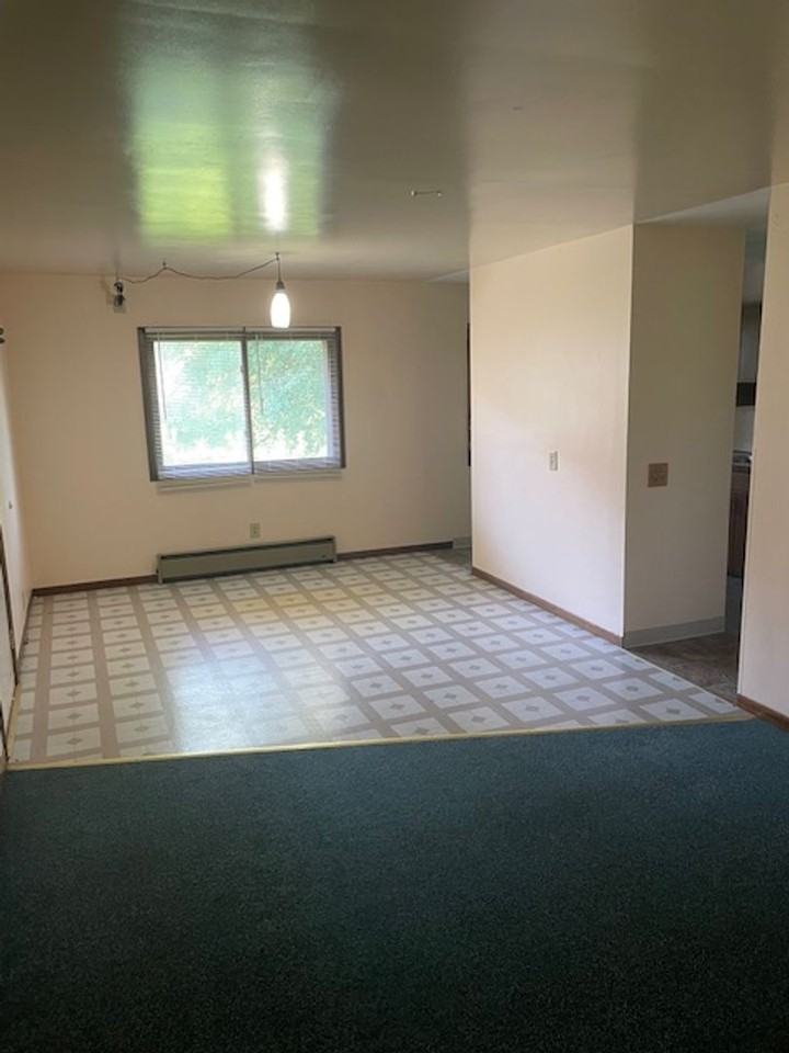 916 S 6th St - Photo 2 of 11