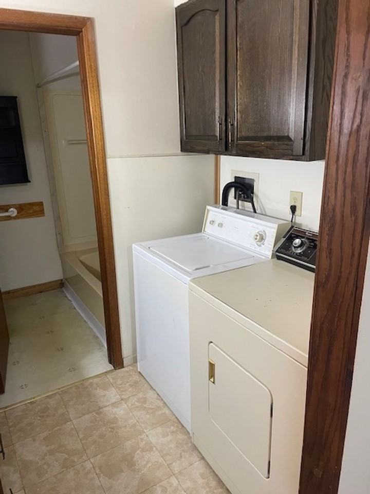 916 S 6th St - Photo 3 of 11