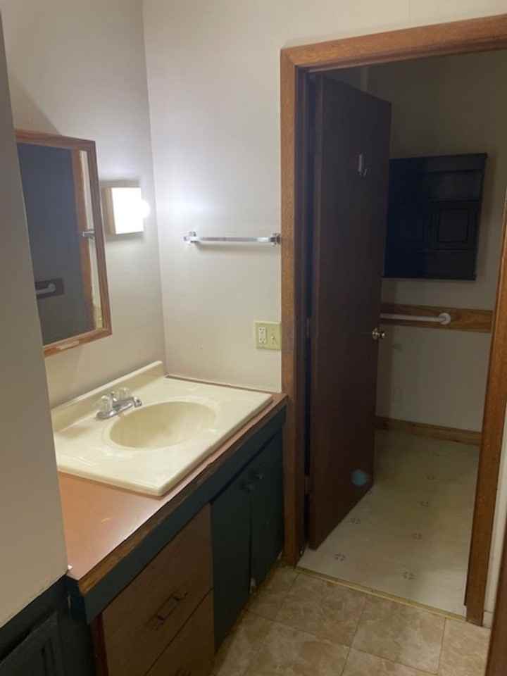 916 S 6th St - Photo 4 of 11