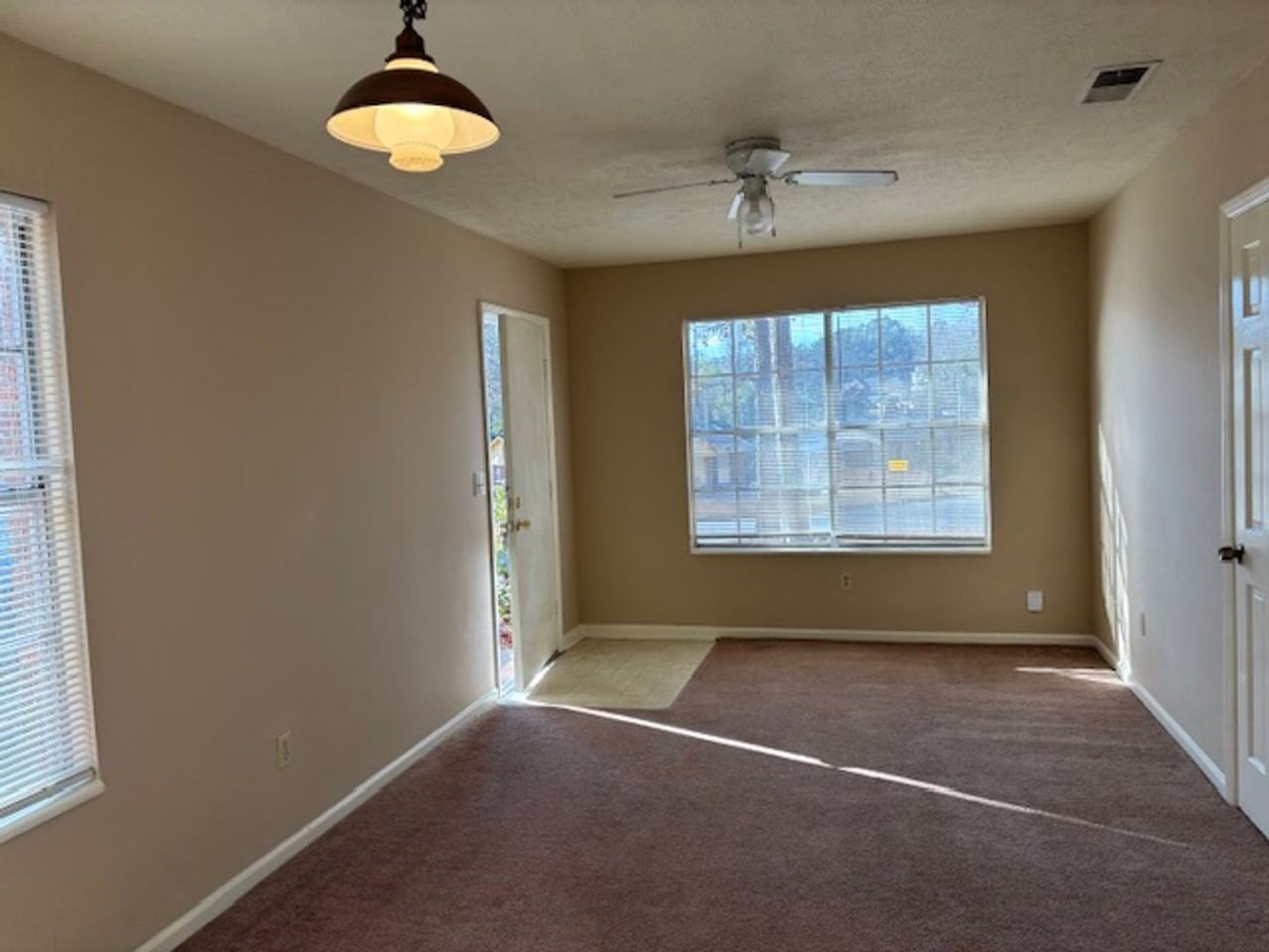 1313 Kings Mountain Rd - Photo 3 of 13