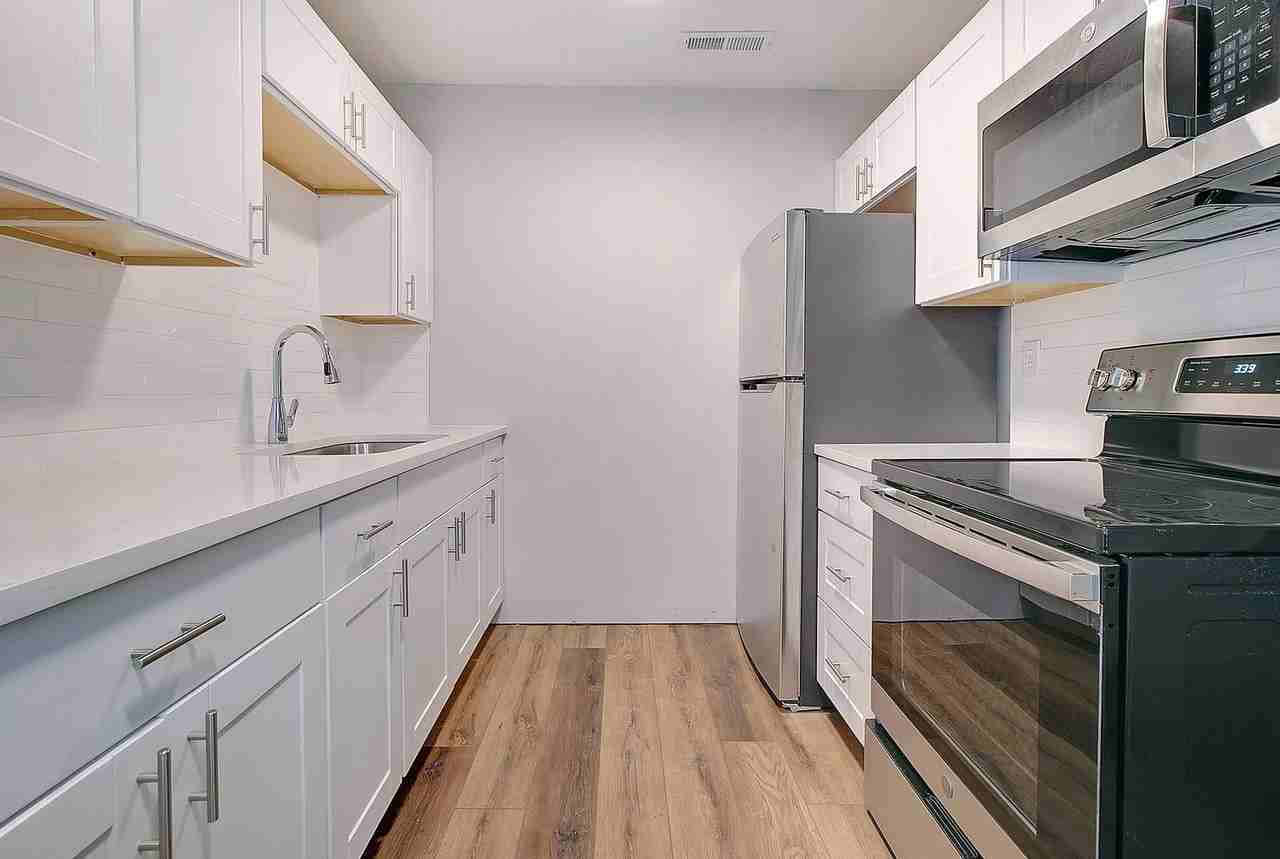 4003 S Rhett Ave - Photo 3 of 25