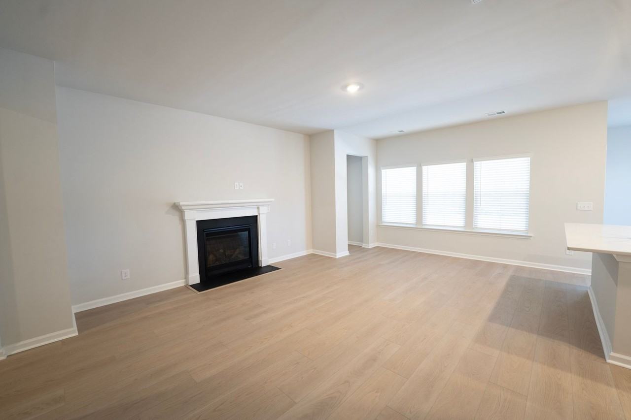 160 Weyview Gdns - Photo 6 of 38