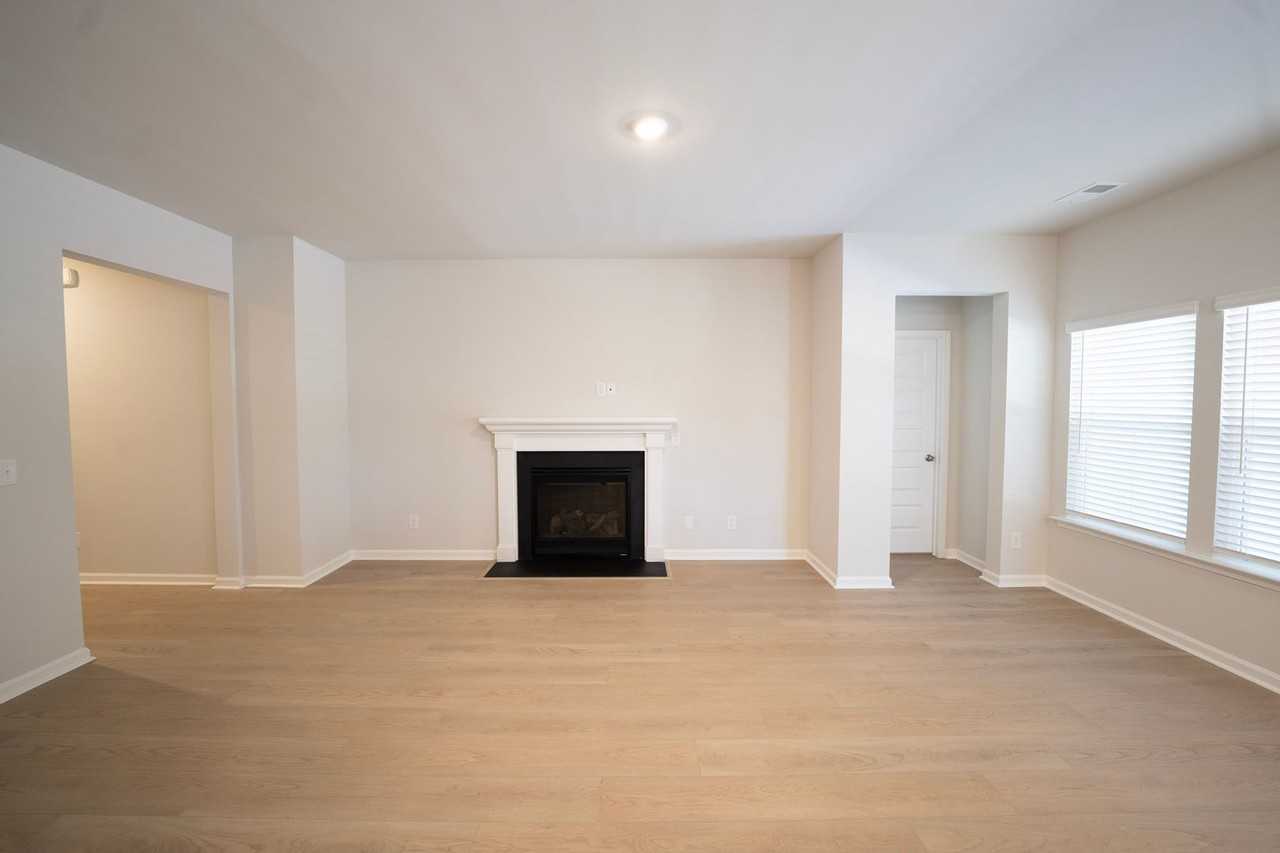 160 Weyview Gdns - Photo 7 of 38