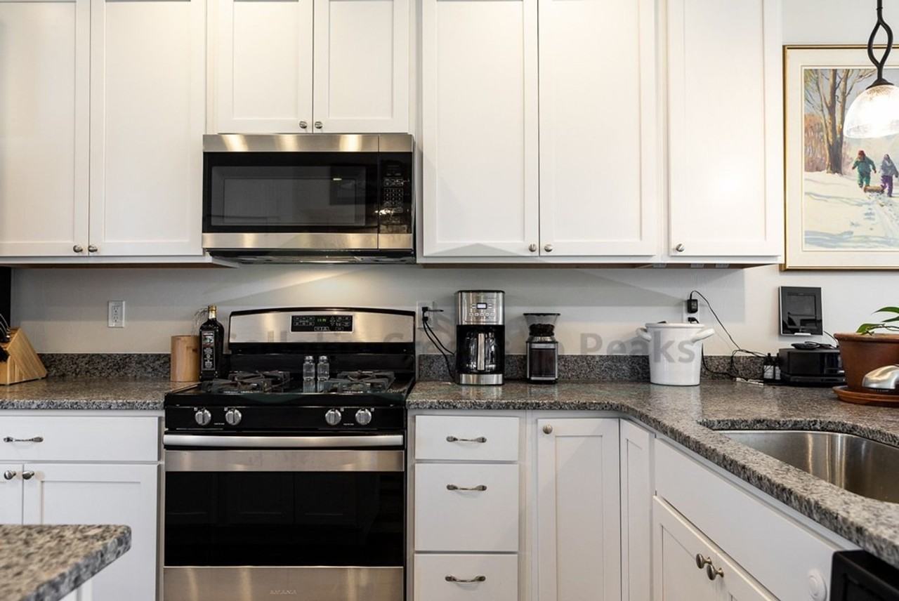 2282 Renee Way - Photo 5 of 33