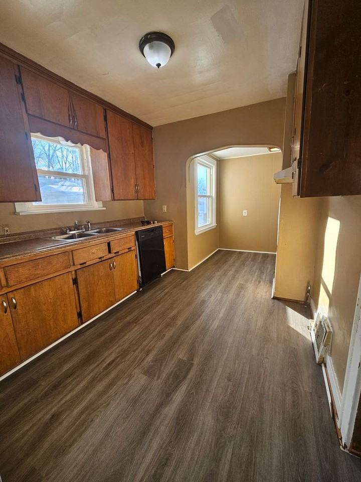 744 Silvercrest Ave - Photo 4 of 16