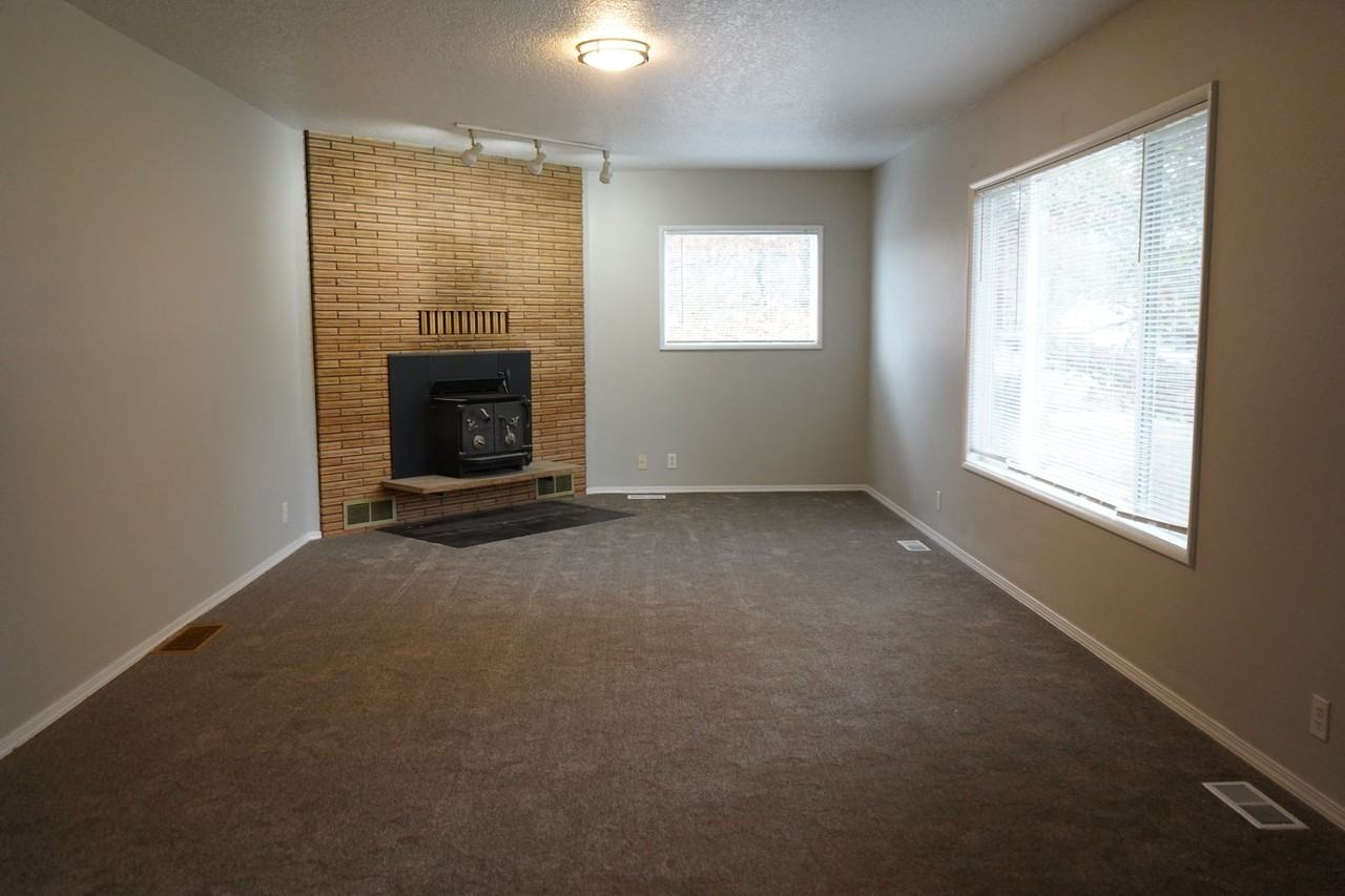 9104 Ne 34th Ave - Photo 2 of 12