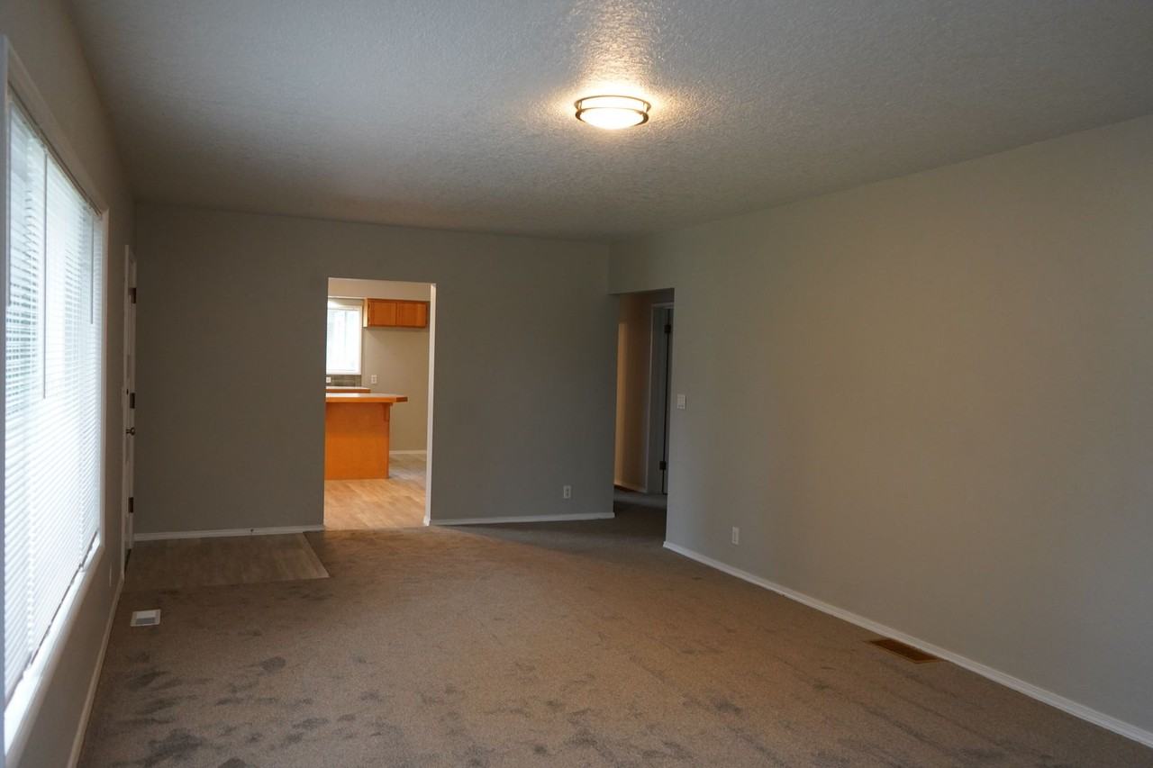 9104 Ne 34th Ave - Photo 3 of 12