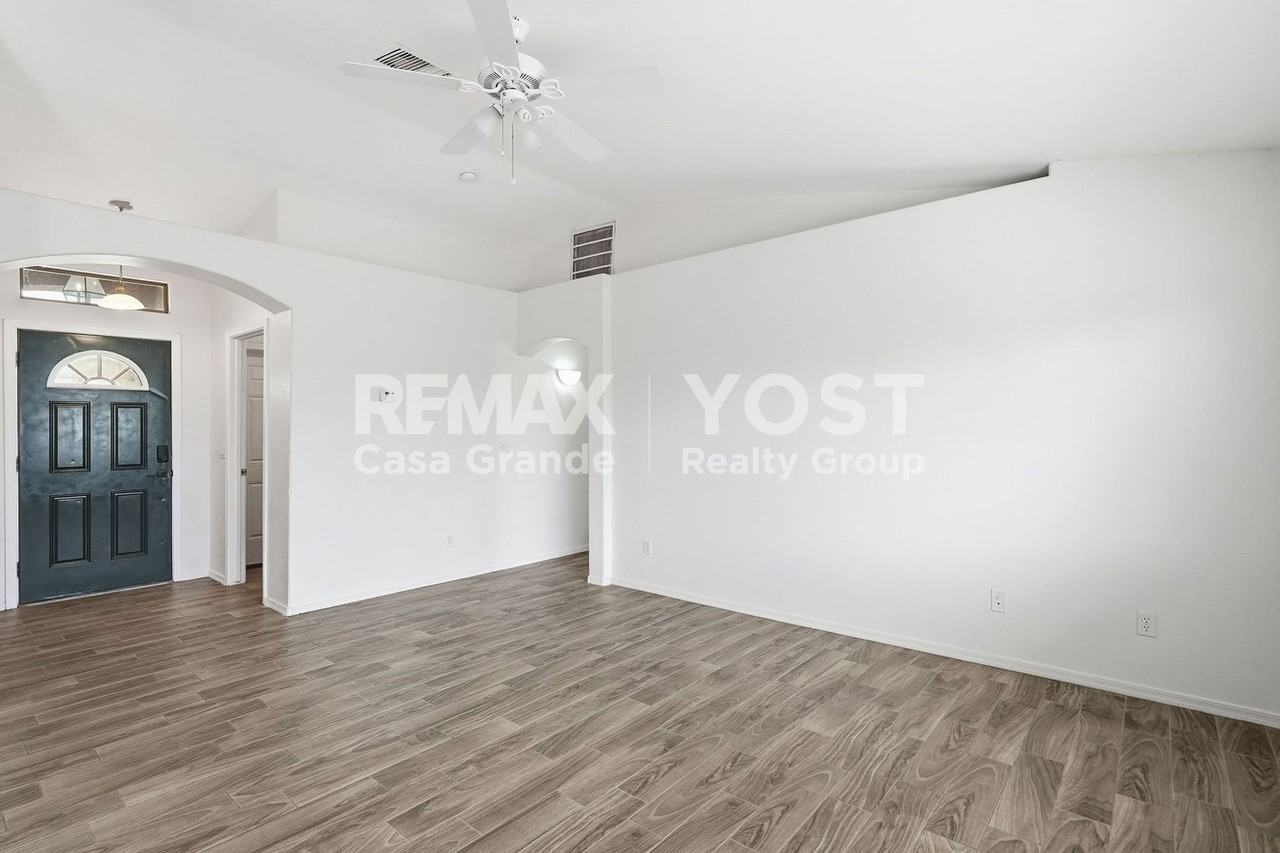 11058 W Carmelita Cir - Photo 2 of 14