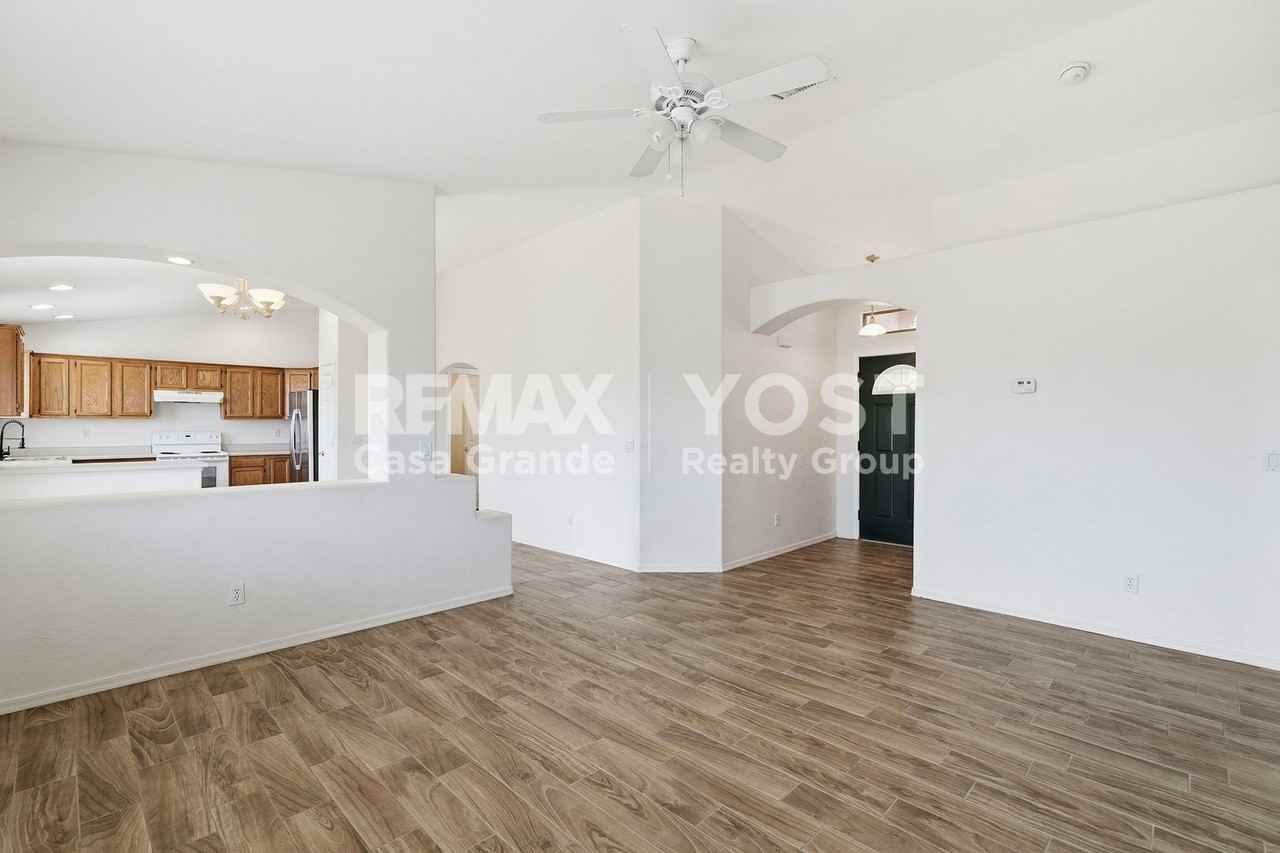 11058 W Carmelita Cir - Photo 3 of 14