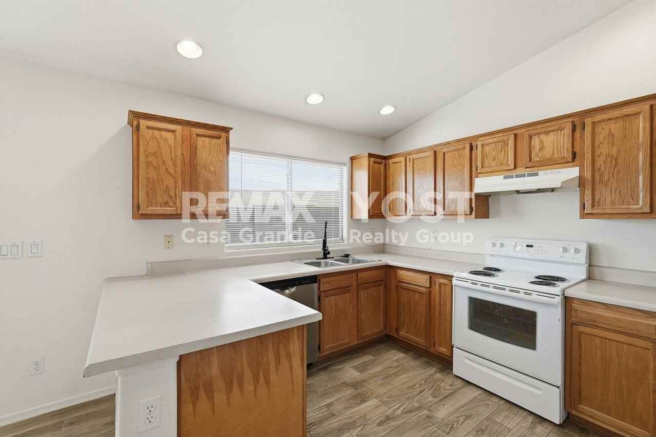 11058 W Carmelita Cir - Photo 5 of 14