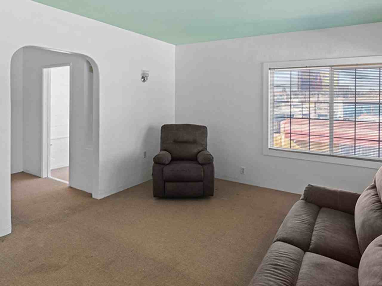 2466 Seminary Ave - Photo 6 of 21