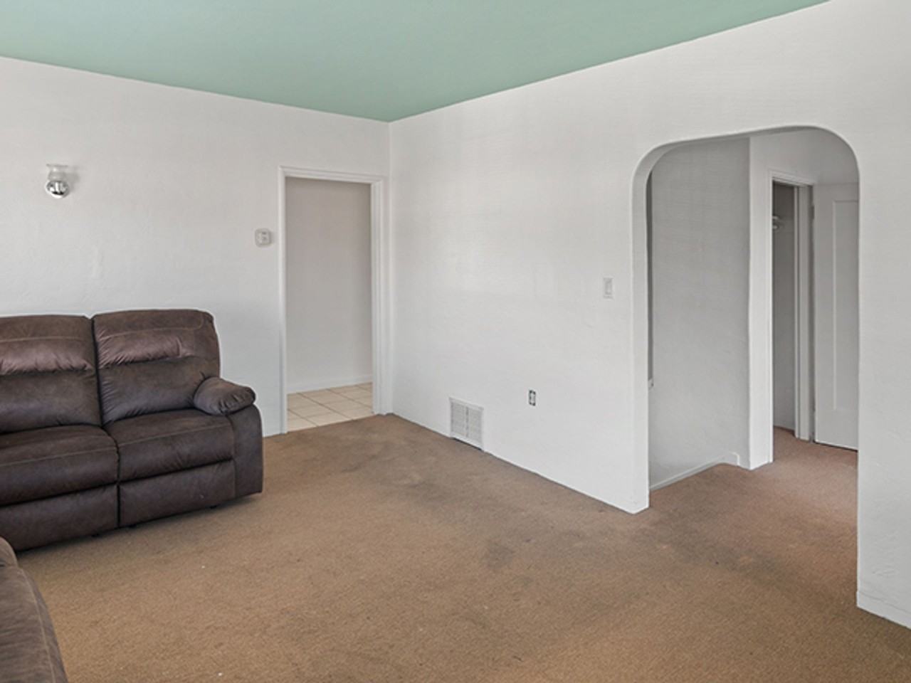 2466 Seminary Ave - Photo 7 of 21