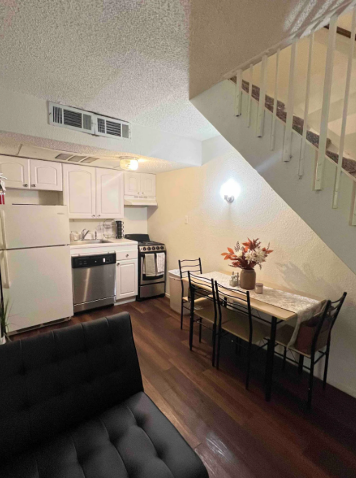 701 W. 25th St - Photo 2 of 10