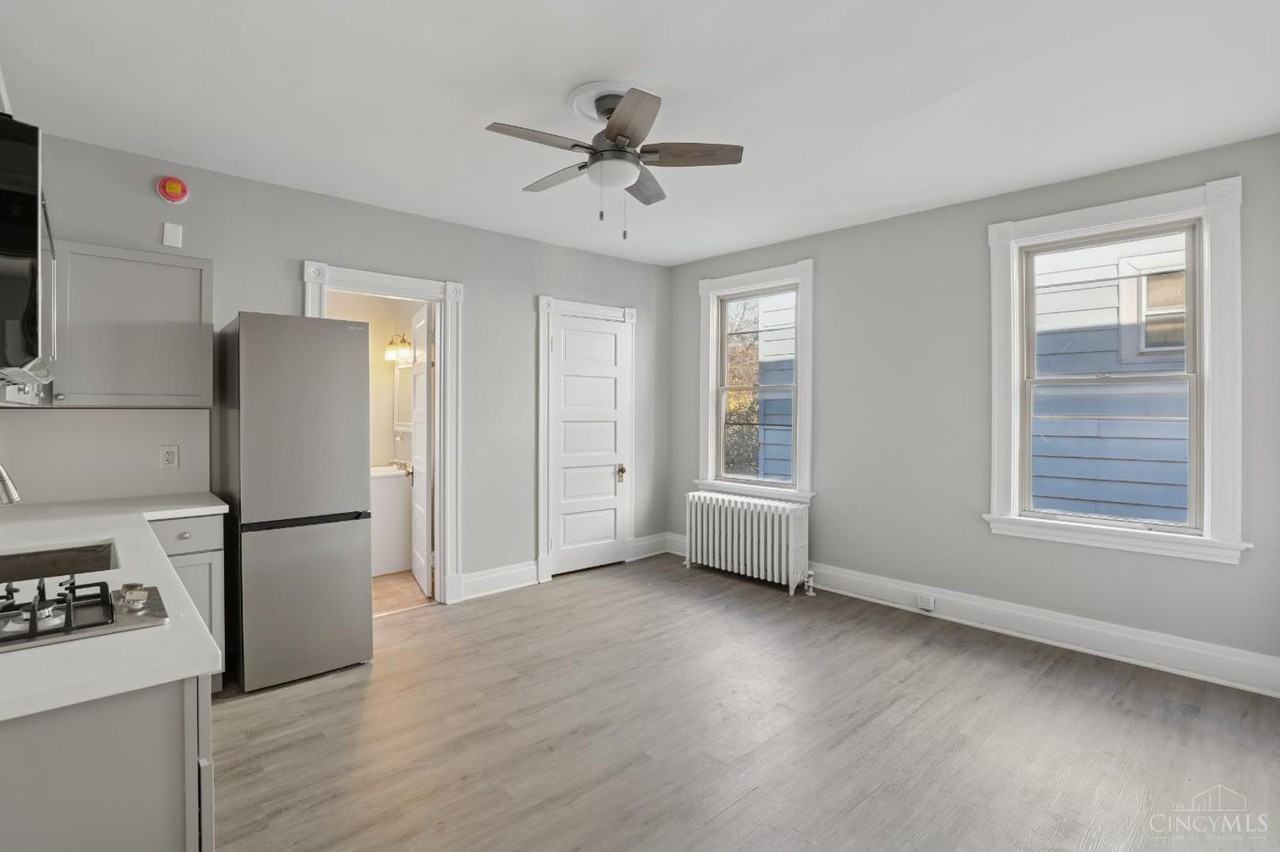 1212 Bates Ave - Photo 3 of 21