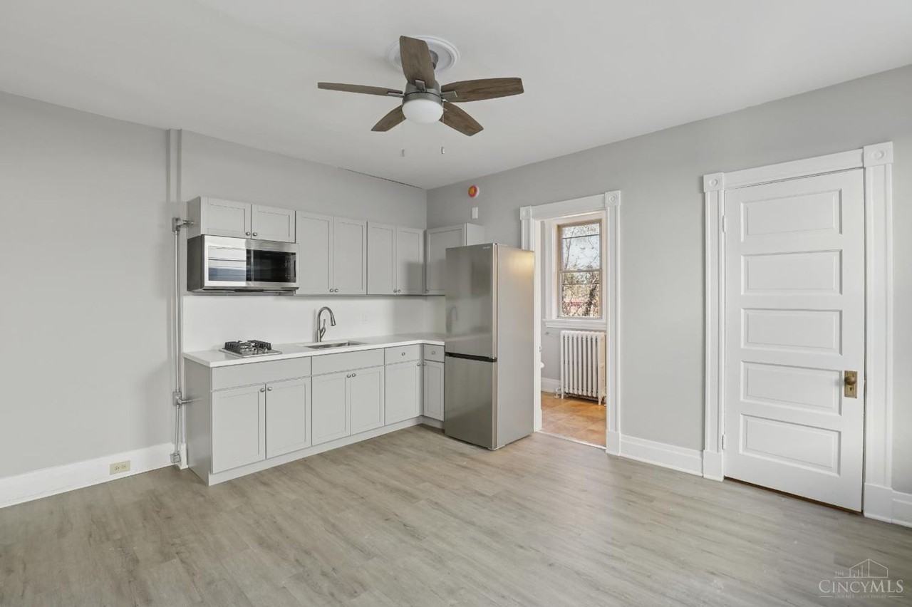 1212 Bates Ave - Photo 4 of 21