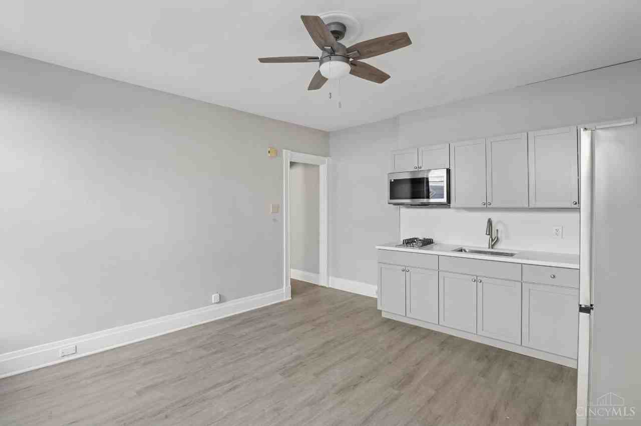 1212 Bates Ave - Photo 6 of 21