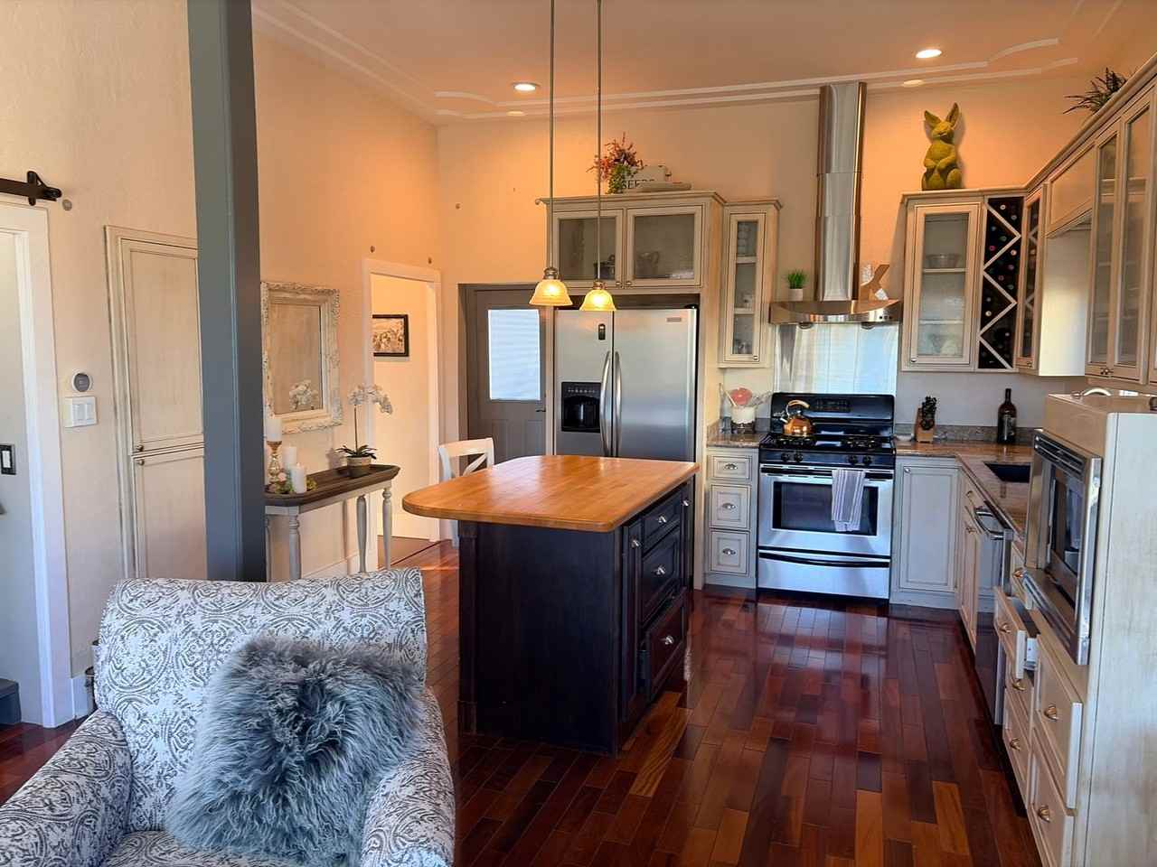 1022 Bush St - Photo 7 of 24