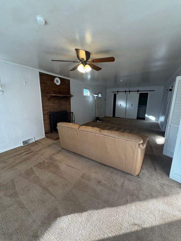 1908 Berkshire Dr - Photo 6 of 27