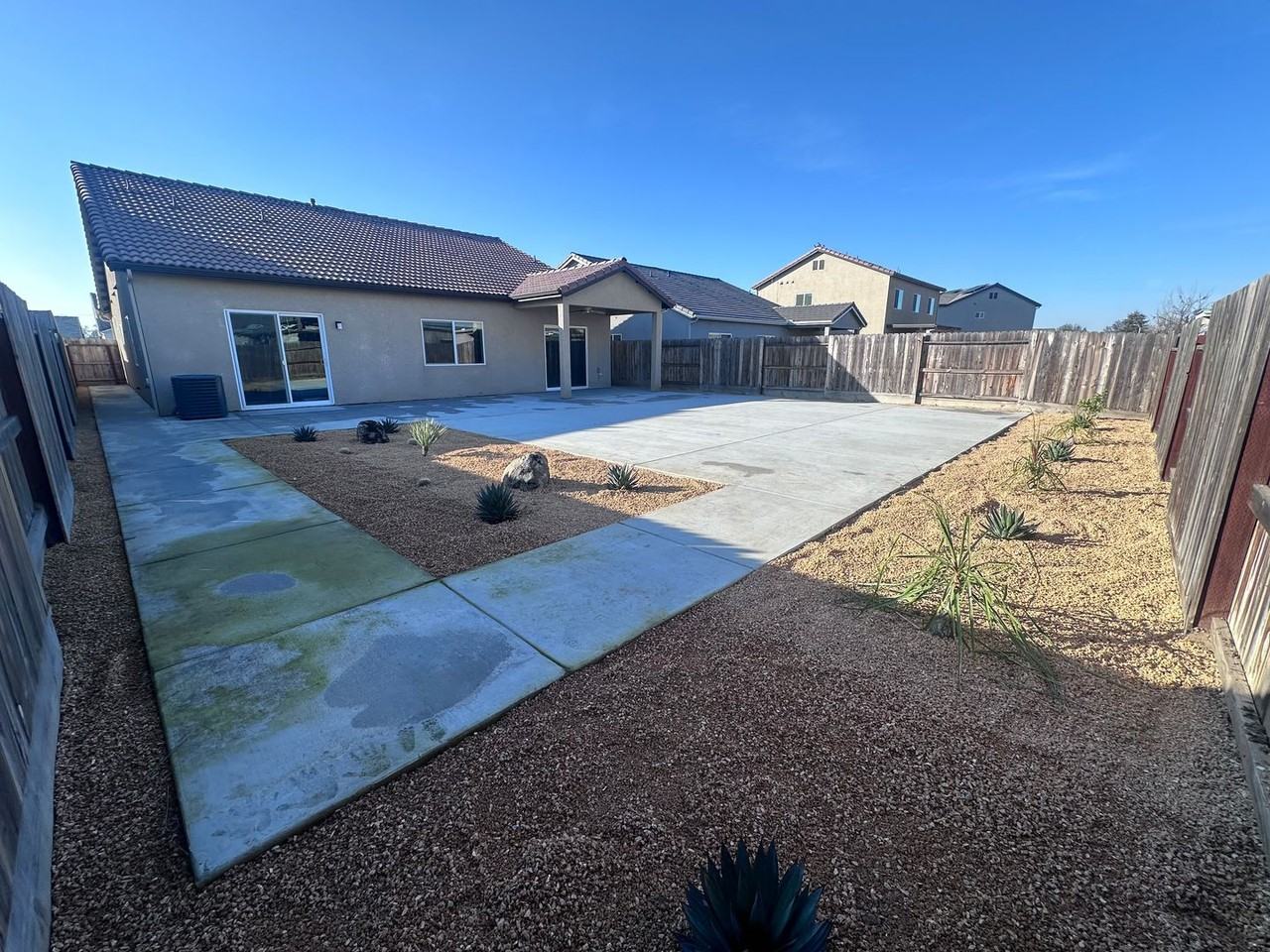 2234 S Oakhurst Ct - Photo 2 of 15