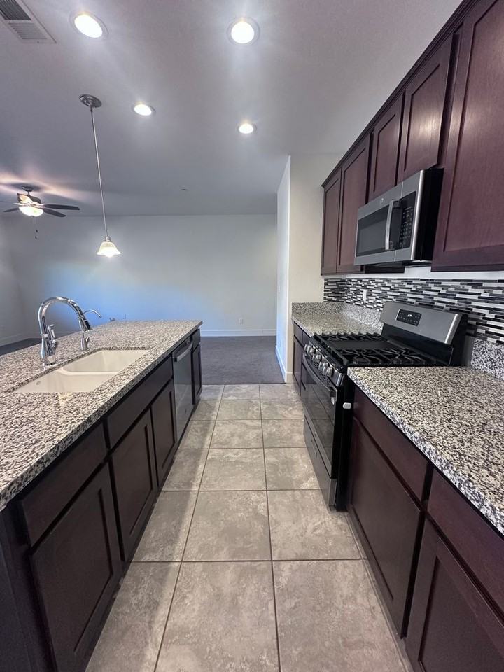 2234 S Oakhurst Ct - Photo 6 of 15