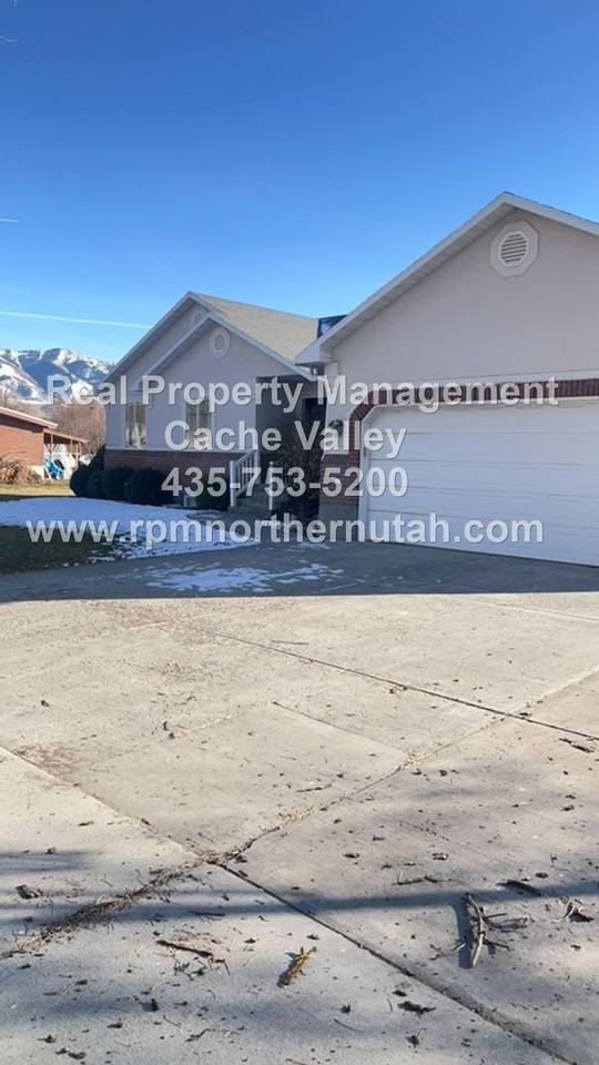 98 W 400 S - Photo 2 of 45