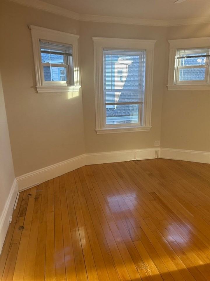 160 Washington St - Photo 3 of 10