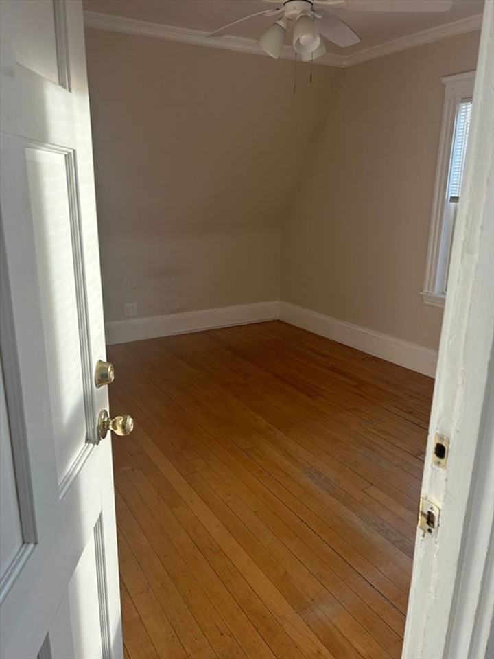 160 Washington St - Photo 6 of 10