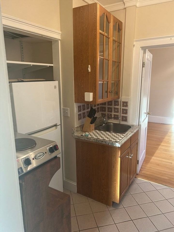 160 Washington St - Photo 7 of 10