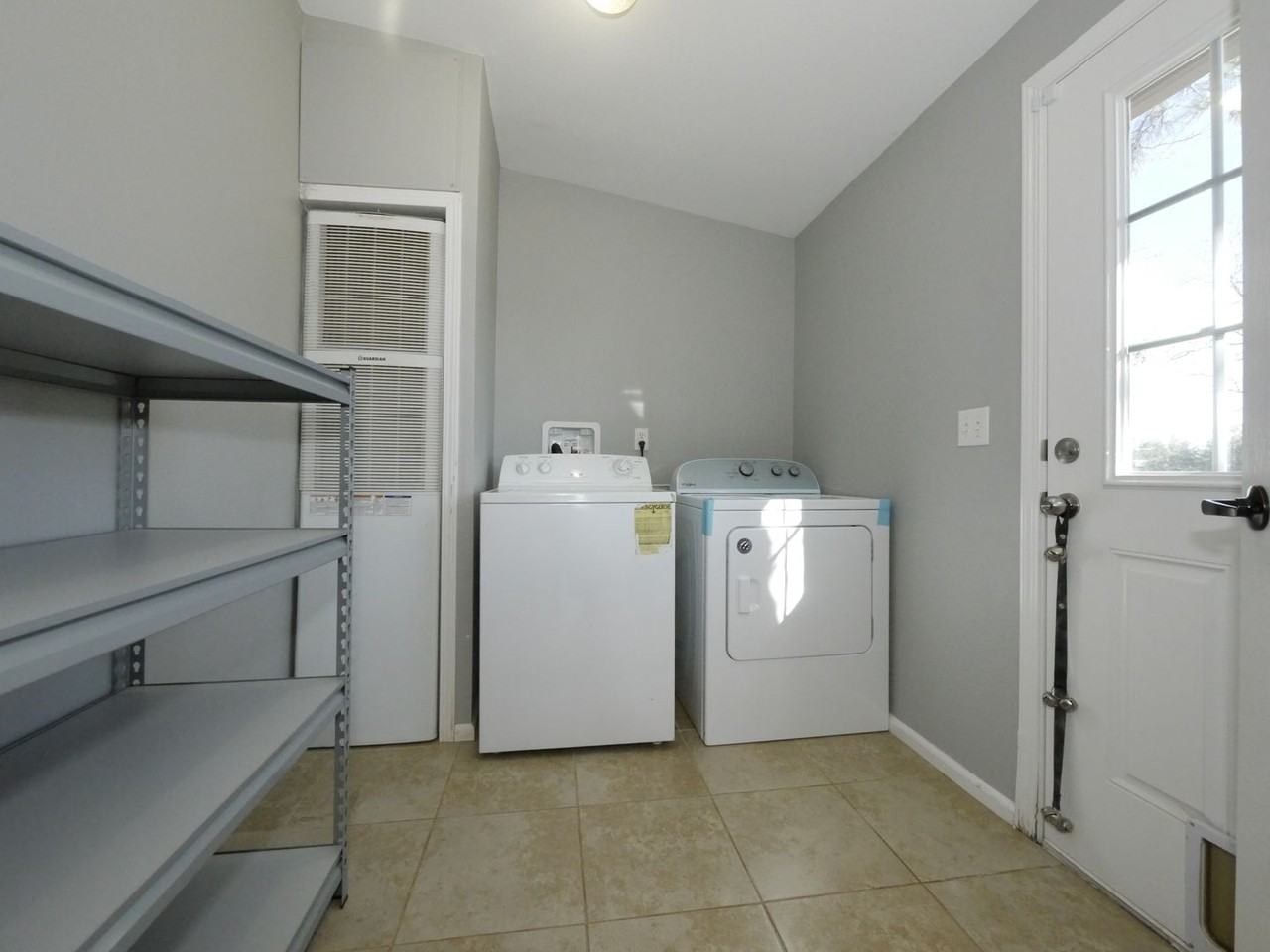 916 Simpson Rd - Photo 6 of 19