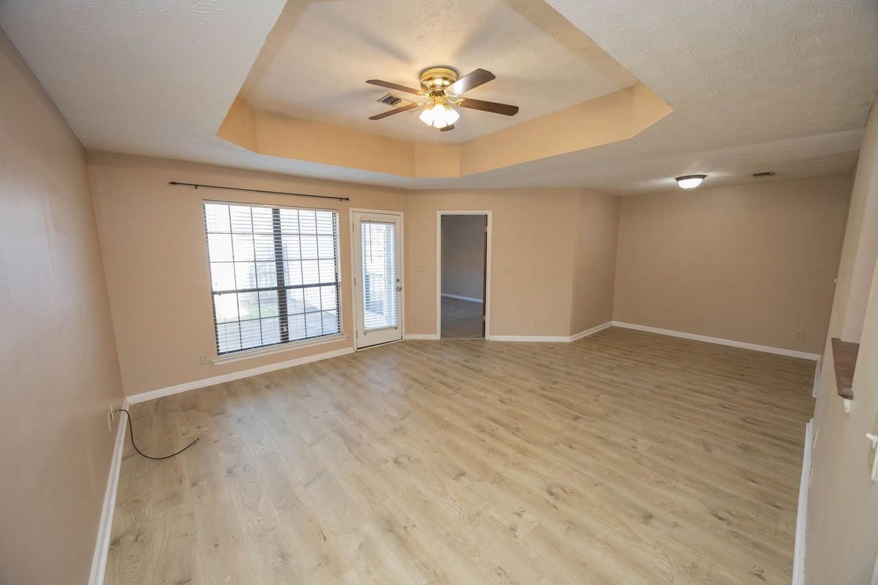 510 Hollow Wood Rd - Photo 3 of 16