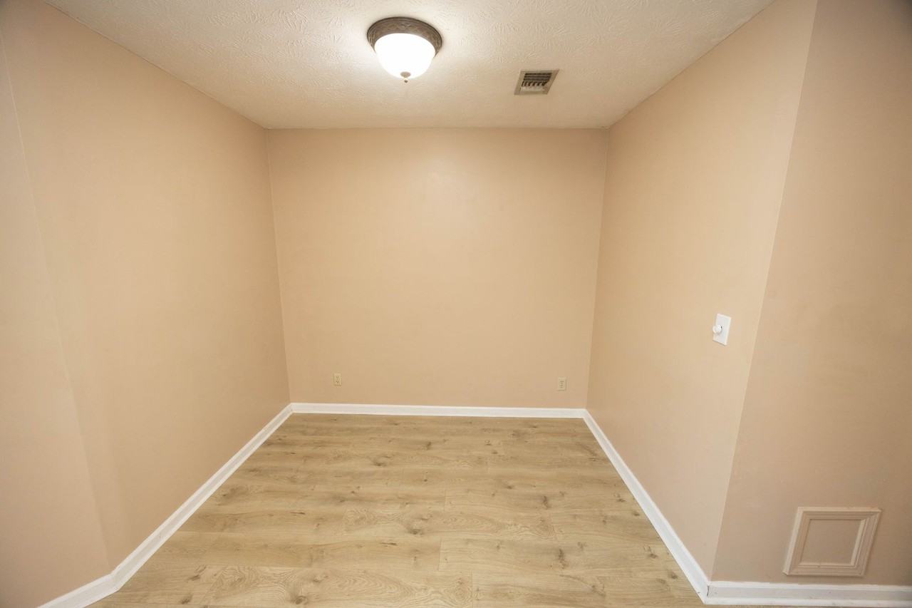 510 Hollow Wood Rd - Photo 5 of 16