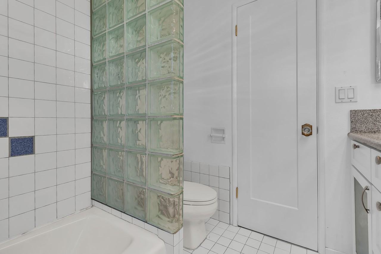 920 N Milford St - Photo 2 of 21