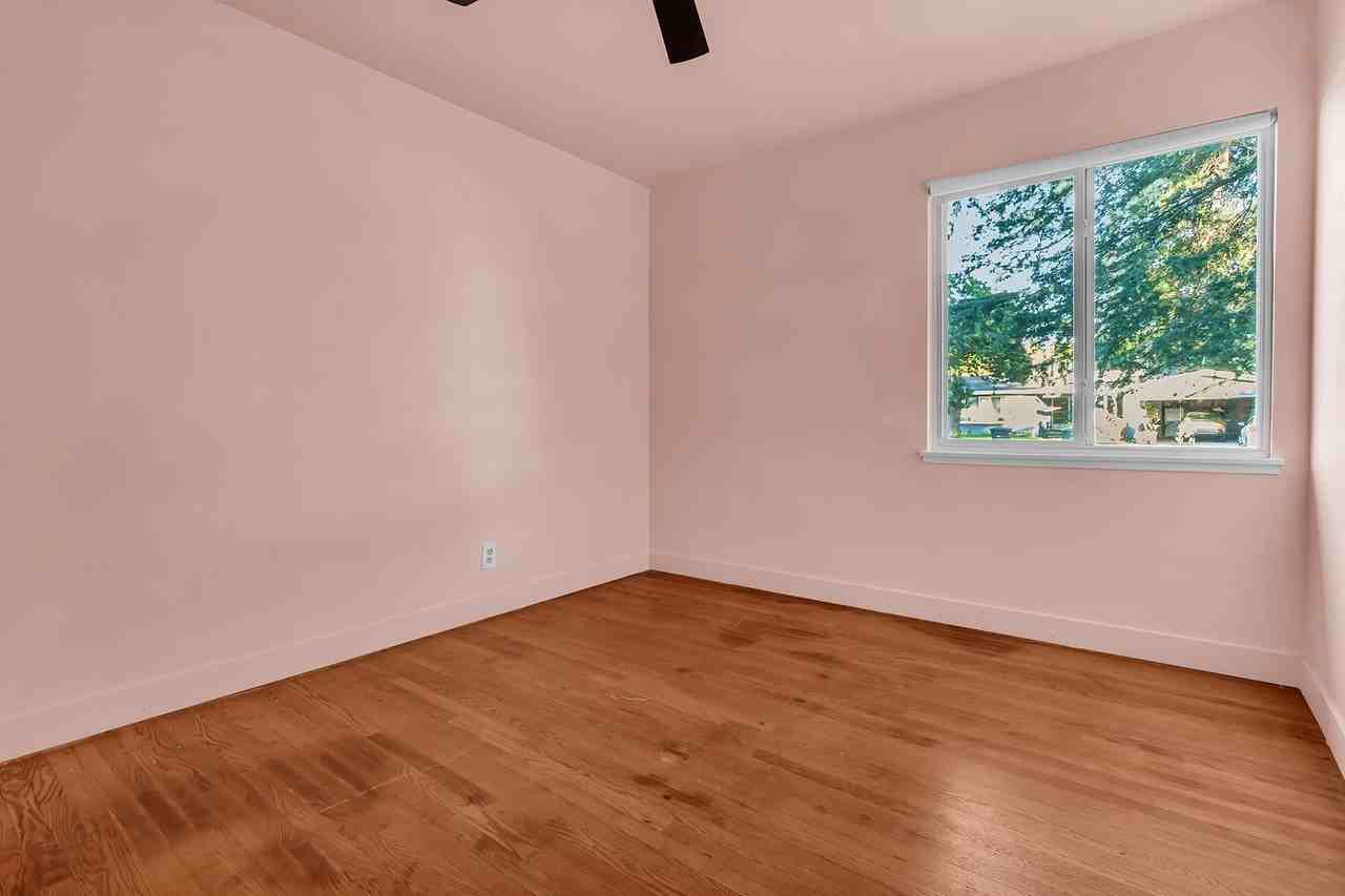 920 N Milford St - Photo 7 of 21