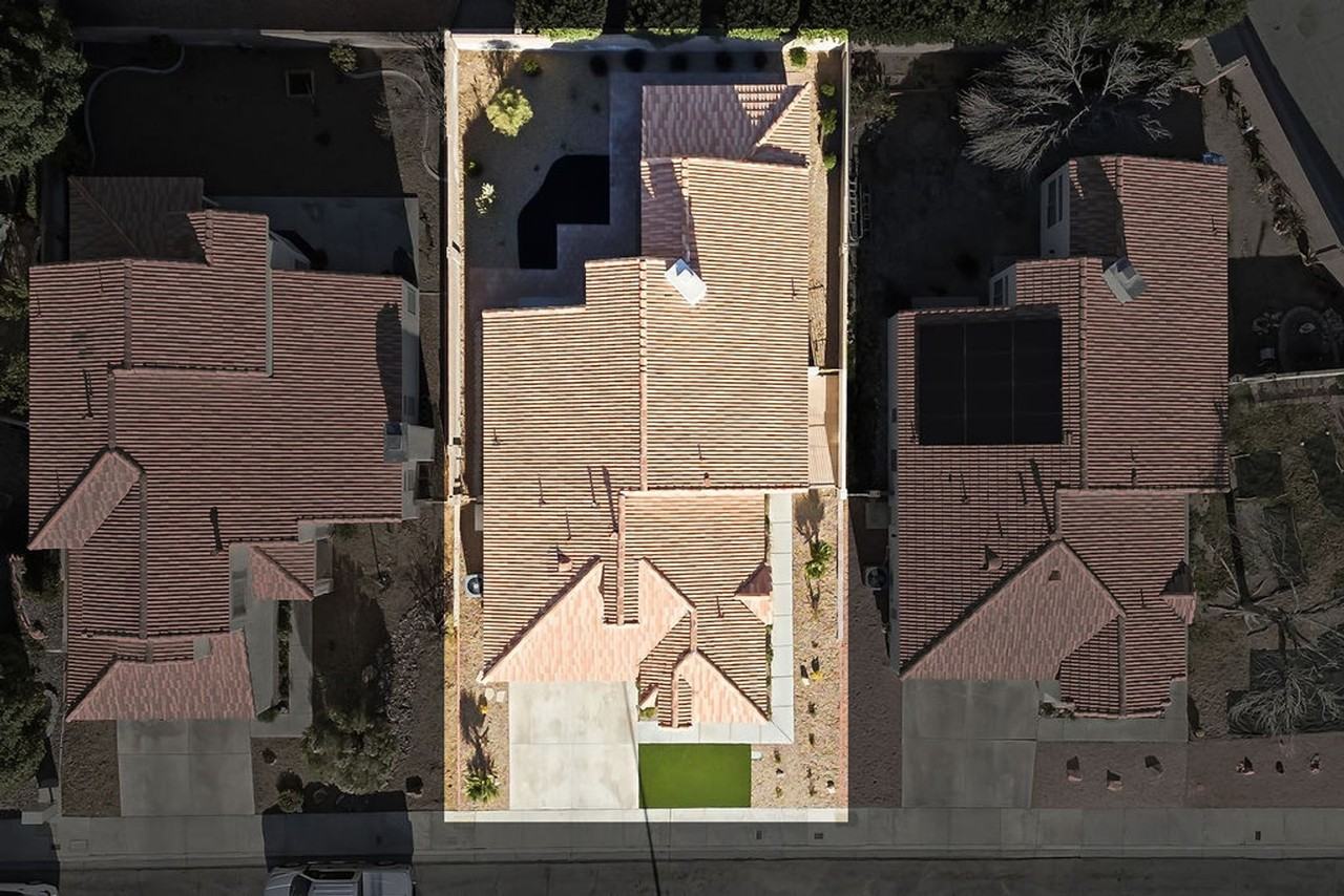 8216 Dolphin Bay Ct - Photo 5 of 44