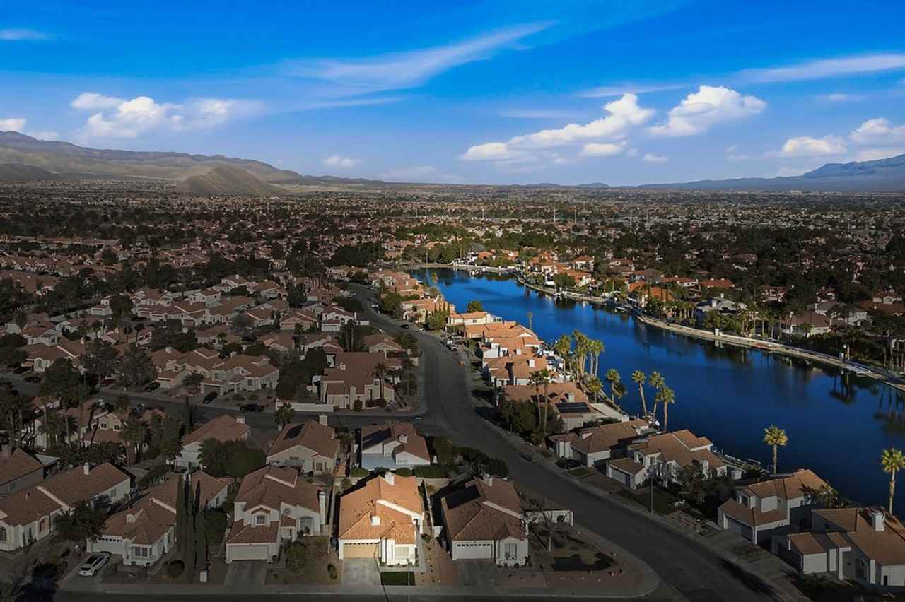 8216 Dolphin Bay Ct - Photo 7 of 44