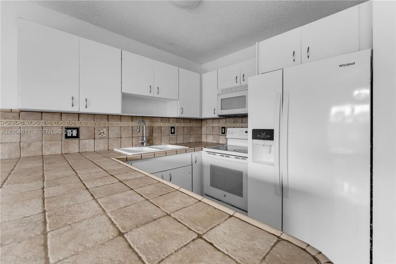 6350 Sw 139th Ave - Photo 2 of 19