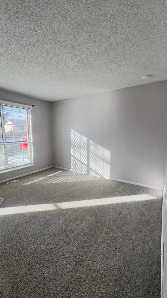 2635 Prescott Cir E - Photo 2 of 9