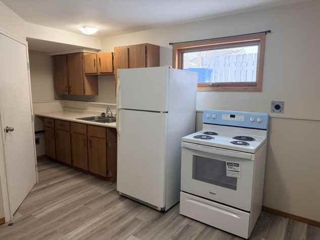 86 Excell Street,  TERRIFIC BASEMENT SUITE IN EASTVIEW - Photo 7 of 14