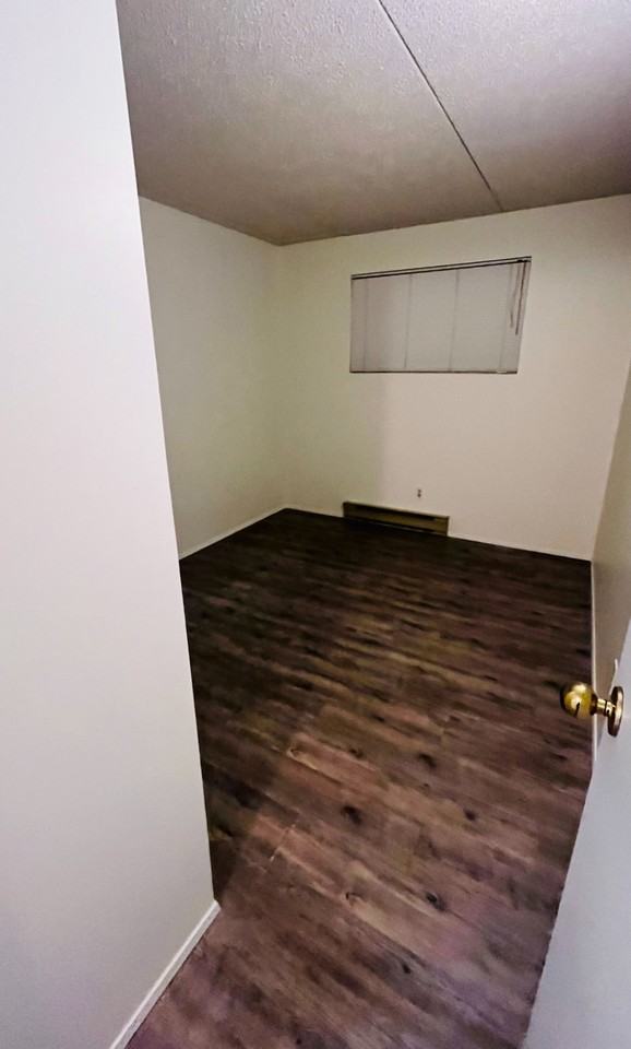 1 Burland Ave - Photo 7 of 15