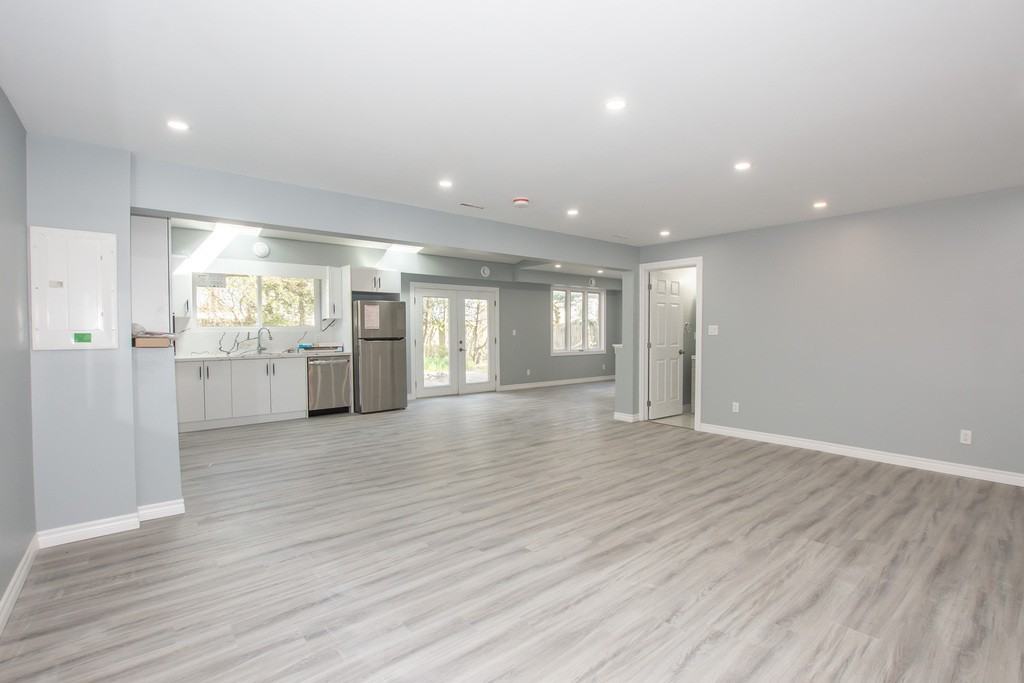 9 Larchwood Dr - Photo 2 of 32